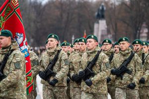  Ministras R. Kaunas: už mūsų taikos ir namų ramybės stovi Lietuvos kariai