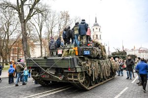  Ministras R. Kaunas: už mūsų taikos ir namų ramybės stovi Lietuvos kariai