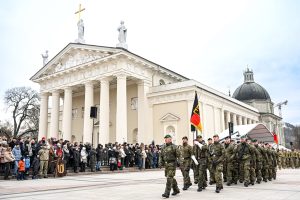  Ministras R. Kaunas: už mūsų taikos ir namų ramybės stovi Lietuvos kariai