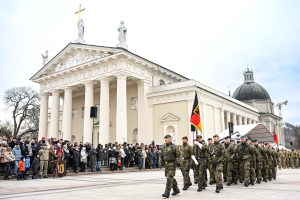  Ministras R. Kaunas: už mūsų taikos ir namų ramybės stovi Lietuvos kariai