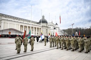  Ministras R. Kaunas: už mūsų taikos ir namų ramybės stovi Lietuvos kariai
