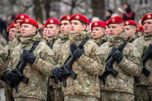  Ministras R. Kaunas: už mūsų taikos ir namų ramybės stovi Lietuvos kariai