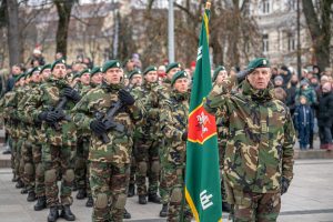  Ministras R. Kaunas: už mūsų taikos ir namų ramybės stovi Lietuvos kariai