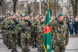  Ministras R. Kaunas: už mūsų taikos ir namų ramybės stovi Lietuvos kariai