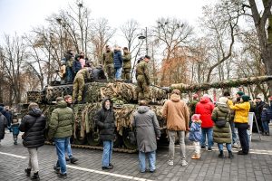  Ministras R. Kaunas: už mūsų taikos ir namų ramybės stovi Lietuvos kariai