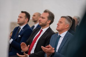  KAM ir tarptautiniai gynybos pramonės partneriai pasirašė susitarimus dėl „Leopard 2 A8“ tankų