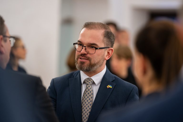 Krašto apsaugos ministras dalyvavo nuotoliniame Ukrainos kontaktinės grupės susitikime