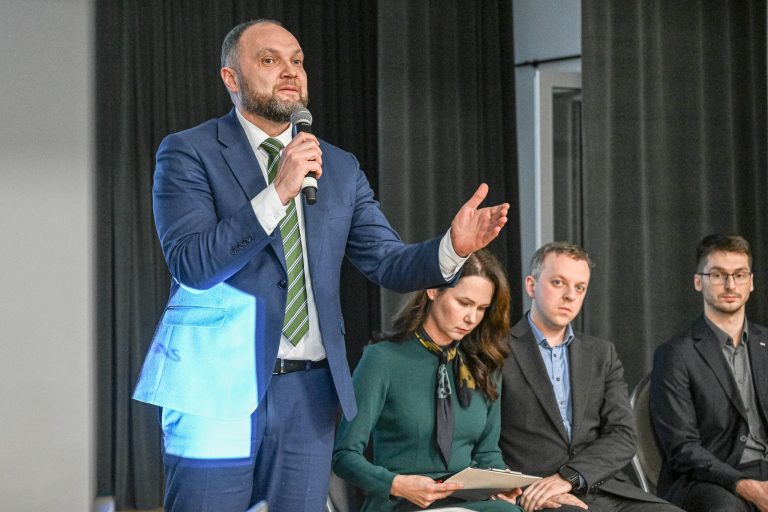  Susitikime su Kapčiamiesčio gyventojais atsakyta į klausimus dėl planuojamo poligono steigimo