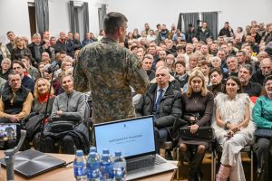  Susitikime su Kapčiamiesčio gyventojais atsakyta į klausimus dėl planuojamo poligono steigimo