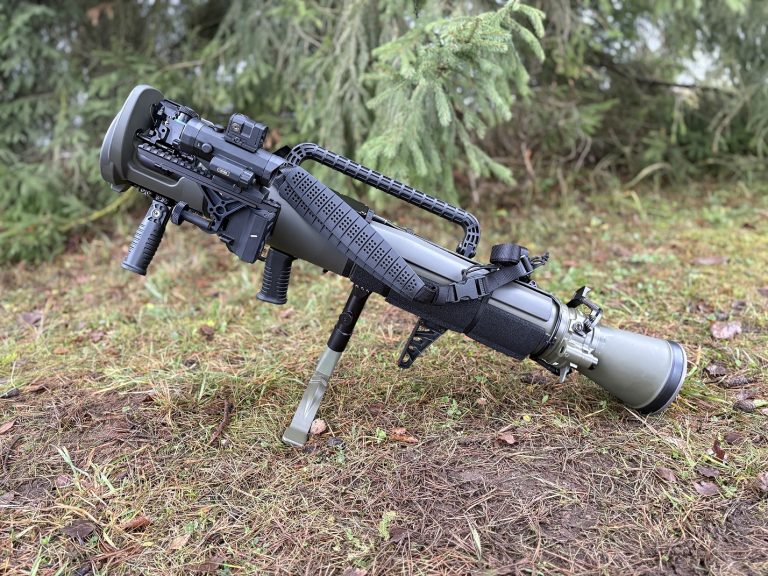 Kariuomenės sandėlius papildė naujosios kartos  granatsvaidžiai „Carl-Gustaf“ M4 RD