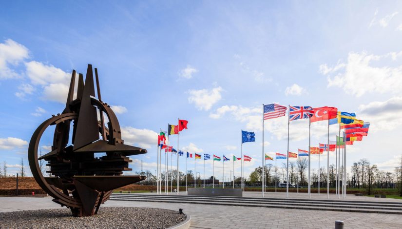 Viceministras K. Aleksa Briuselyje ragino paspartinti NATO atsako stiprinimą kovoje su bepiločiais ir oro balionais