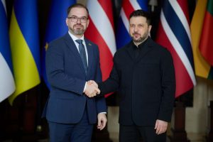  Ministras R. Kaunas po susitikimo su V. Zelenskiu Kyjive: perduodame Ukrainai kritiškai reikalingas raketas