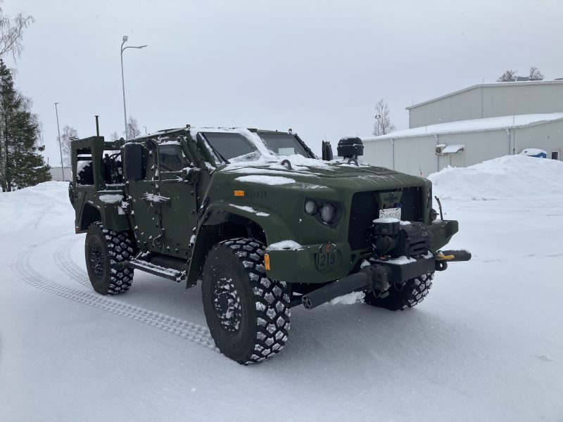 Lietuvos kariuomenėje – jau 500 moderniausių šarvuotųjų visureigių JLTV