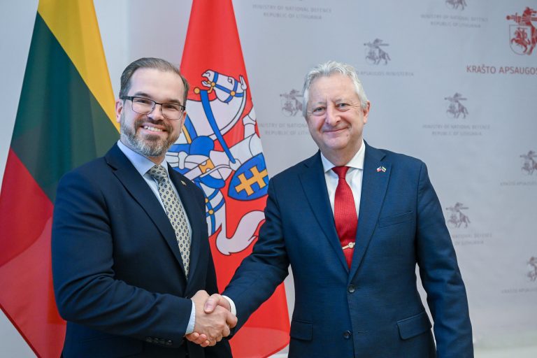 Krašto apsaugos ministras R. Kaunas ir Čekijos gynybos ministras sutarė bendradarbiauti ruošiant radarų specialistus