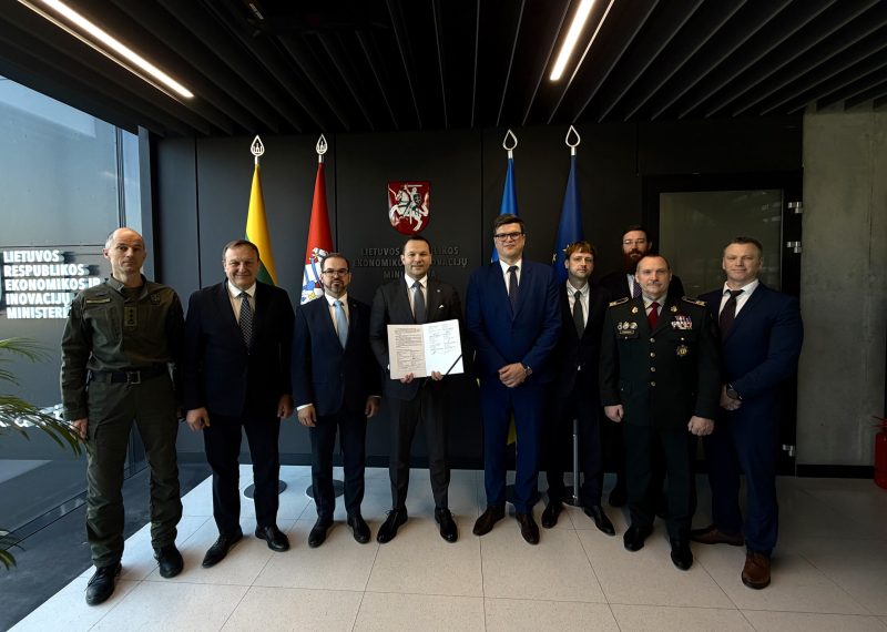 Šalies institucijos pasirašė susitarimą, skirtą oro erdvės grėsmėms neutralizuoti