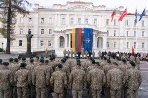  Pasveikinti ir apdovanoti iš misijos Kosove grįžę Lietuvos kariai