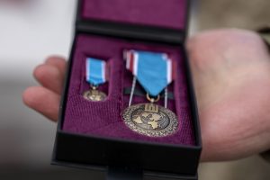  Pasveikinti ir apdovanoti iš misijos Kosove grįžę Lietuvos kariai