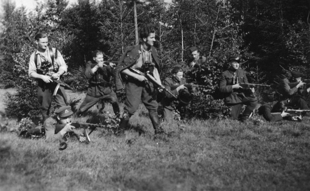 Dainavos apyg., Dzūkų rinkt., Geležinios vilko grupės partizanai mokomojo mūšio metu. 1947-1948 m.