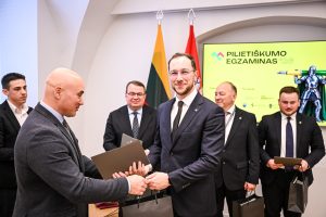  Pilietiškumo mėnesį vainikavo Pilietiškumo egzamino apdovanojimų ceremonija