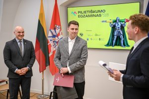  Pilietiškumo mėnesį vainikavo Pilietiškumo egzamino apdovanojimų ceremonija