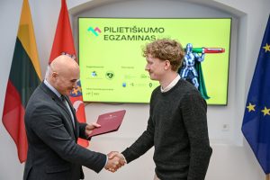  Pilietiškumo mėnesį vainikavo Pilietiškumo egzamino apdovanojimų ceremonija