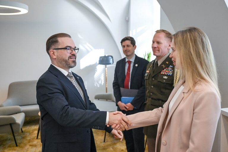 Minister of National Defence received Ambassador of the United States to Lithuania HE Kara C. McDonald: the United States are walking away from the commitments to the Lithuanian security   