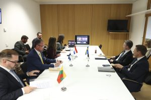  Ministras Robertas Kaunas Briuselyje: nešvaistykime energijos kalboms apie Europos kariuomenę