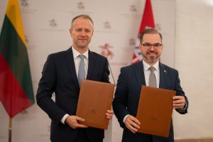  KAM ir ISM universitetas stiprina bendradarbiavimą visuotinės gynybos, pilietinio pasipriešinimo srityse