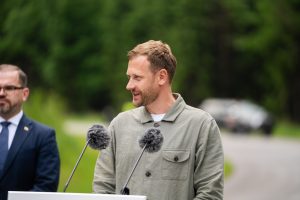  KAM: „Fegda“ defektuotą kelią į Rūdninkų poligoną savo lėšomis perklos iš naujo