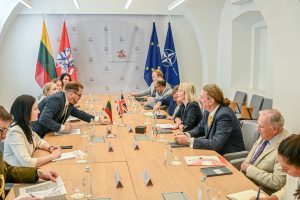  R. Kaunas emphasized the need to retain the economic and political pressure on russia to UK MP on a visit in Lithuania   