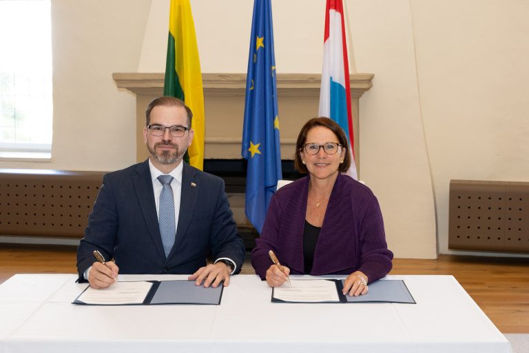 R. Kaunas signed a EUR 2.5 million agreement on secure satellite communications in Lithuania  
