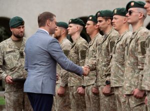  Nauja lyderių karta: rezervo karininkais tapo jaunesniųjų karininkų vadų mokymų klausytojai