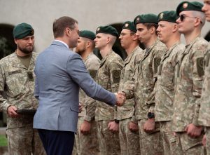  Nauja lyderių karta: rezervo karininkais tapo jaunesniųjų karininkų vadų mokymų klausytojai