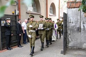  Krašto apsaugos viceministras atidavė pagarbą kare Ukrainoje žuvusiam savanoriui