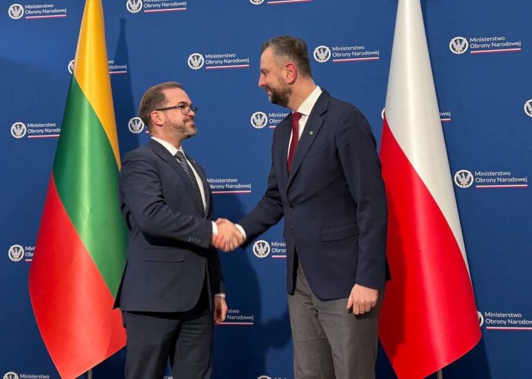 Su Lenkijos gynybos ministru susitikęs R. Kaunas: finalizuotas susitarimas dėl „Piorun“ sistemų