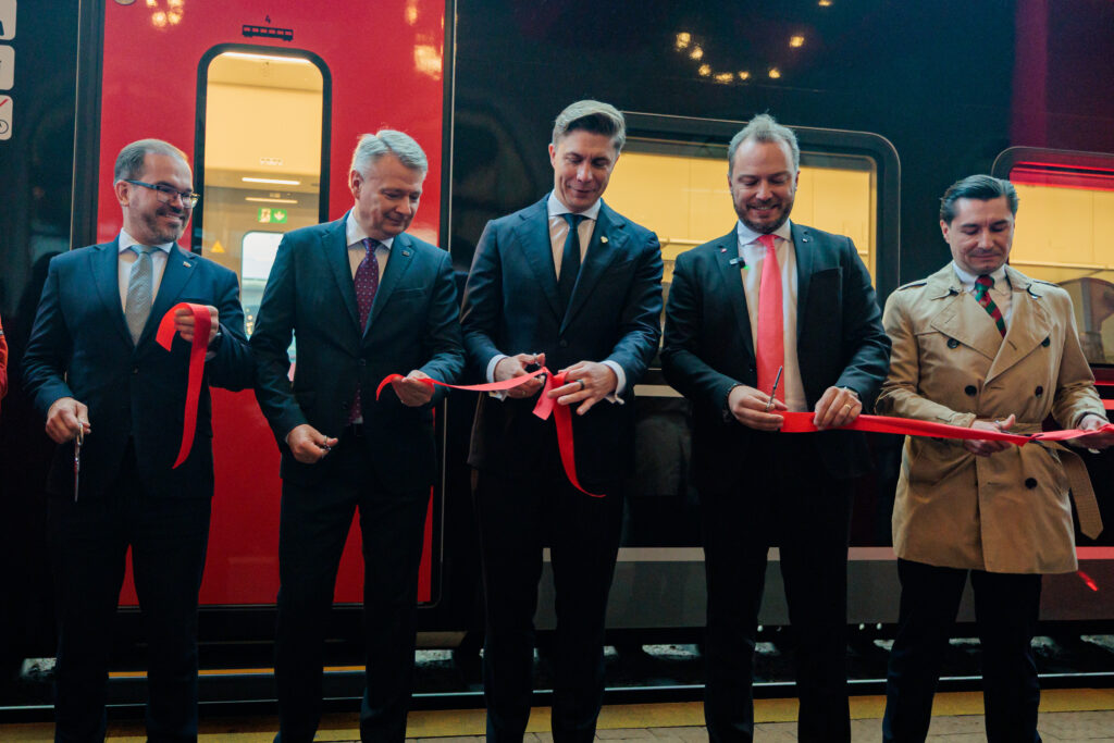Istorinė diena Lietuvos geležinkeliams: į pirmąją kelionę išriedėjo naujasis „Stadler“ traukinys
